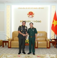 Defense leader receives Indonesian Chief of Army